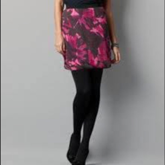 LOFT Magenta Floral Bubble Skirt - Picture 1 of 7
